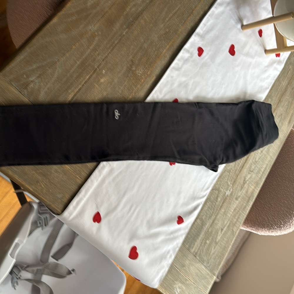 Never Worn ALO High-waist Ribbed leggings-black